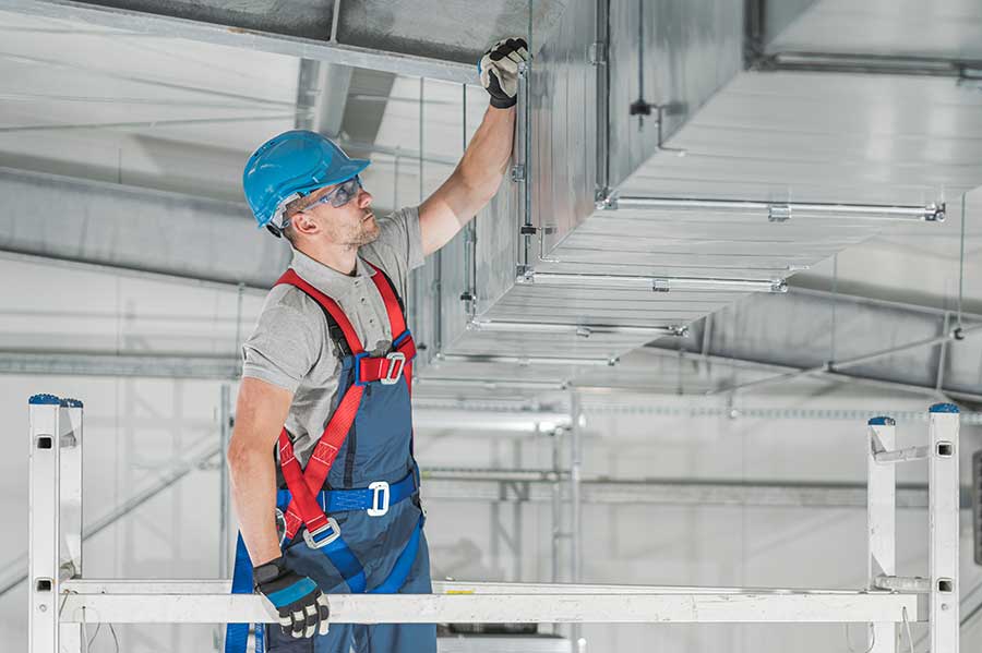 duct_cleaning_person